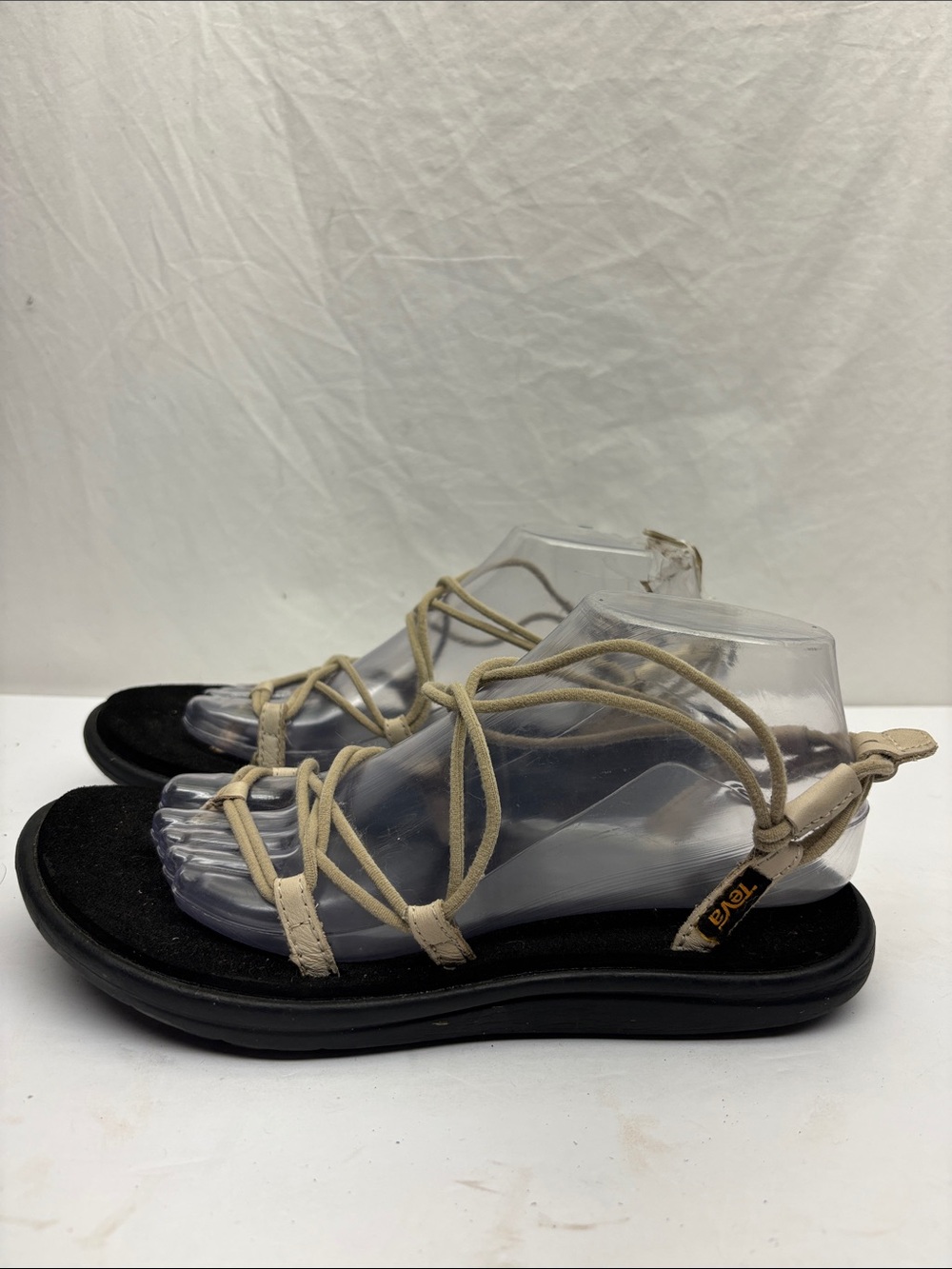 Teva Women’s Beige Strappy Sandals, SZ 8, box 47